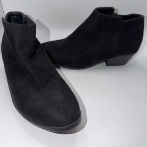 UNR8ED 7M Black Faux Suede Ankle Booties Side Zip Minimalist Goth Chic Low Heel